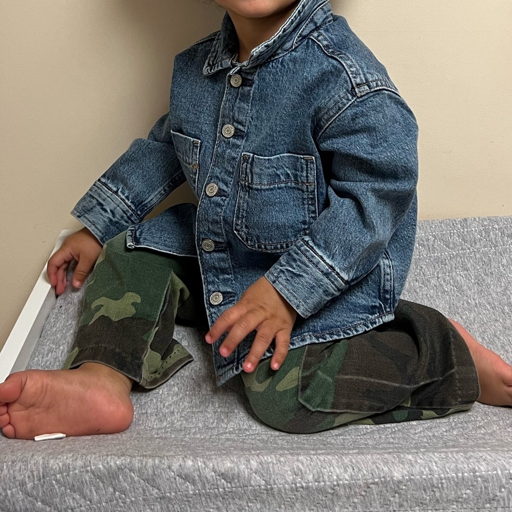 GAP DENIM OVERSHIRT *18-24 MO*